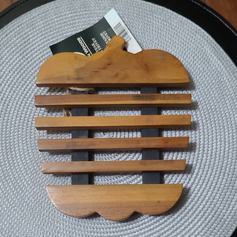 🍅Teak Tomato Trivet